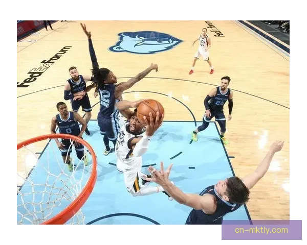 孟菲斯八人上双逆转爵士三连胜